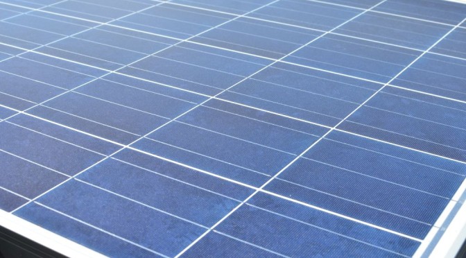 Zonnepanelen plat op plat dak