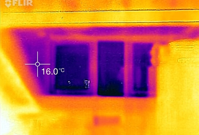 Oude dakkapel groot warmtelek door slechte isolatie