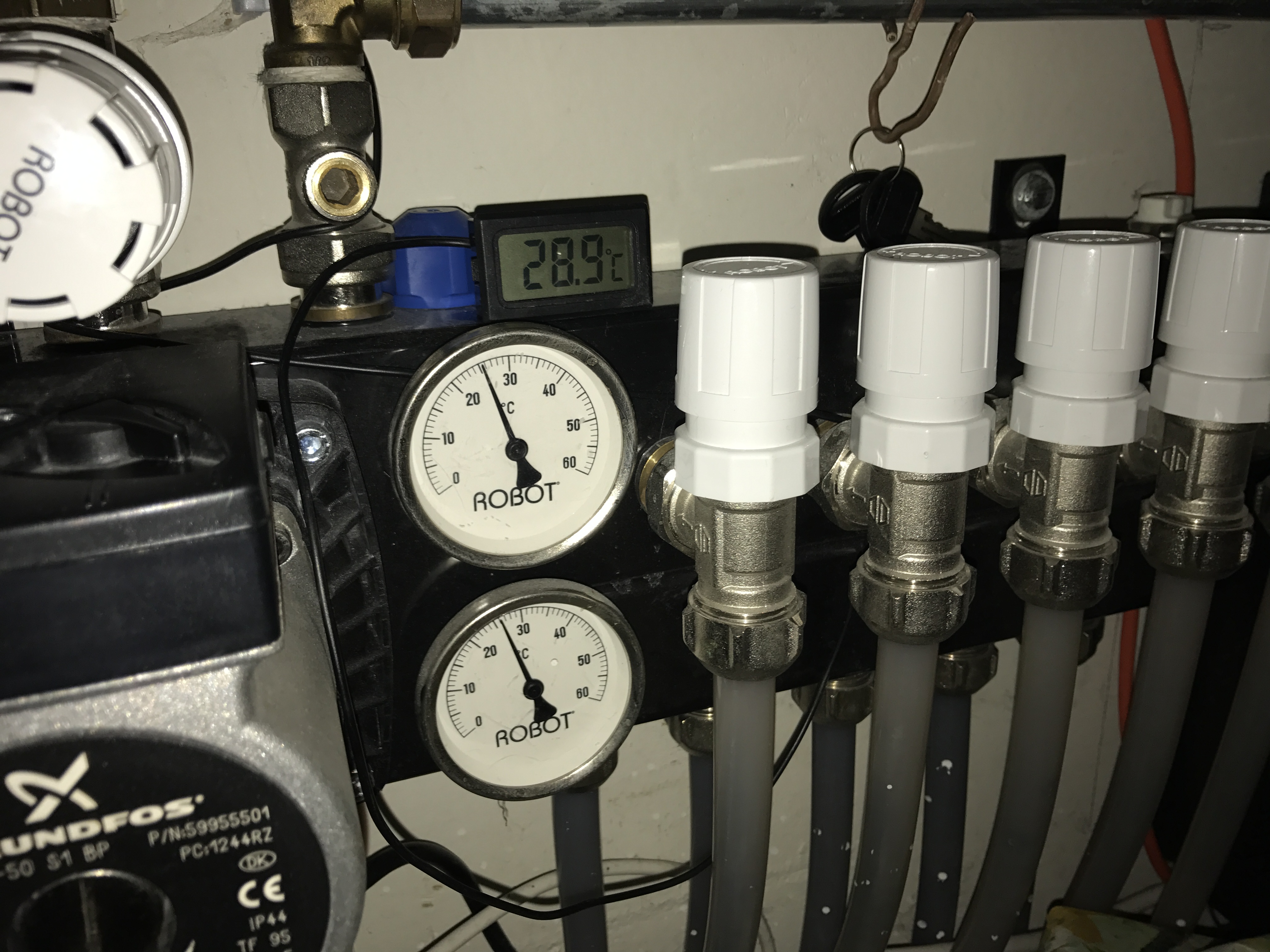 Warmtepomp met standaard vloerverwarming verdeler