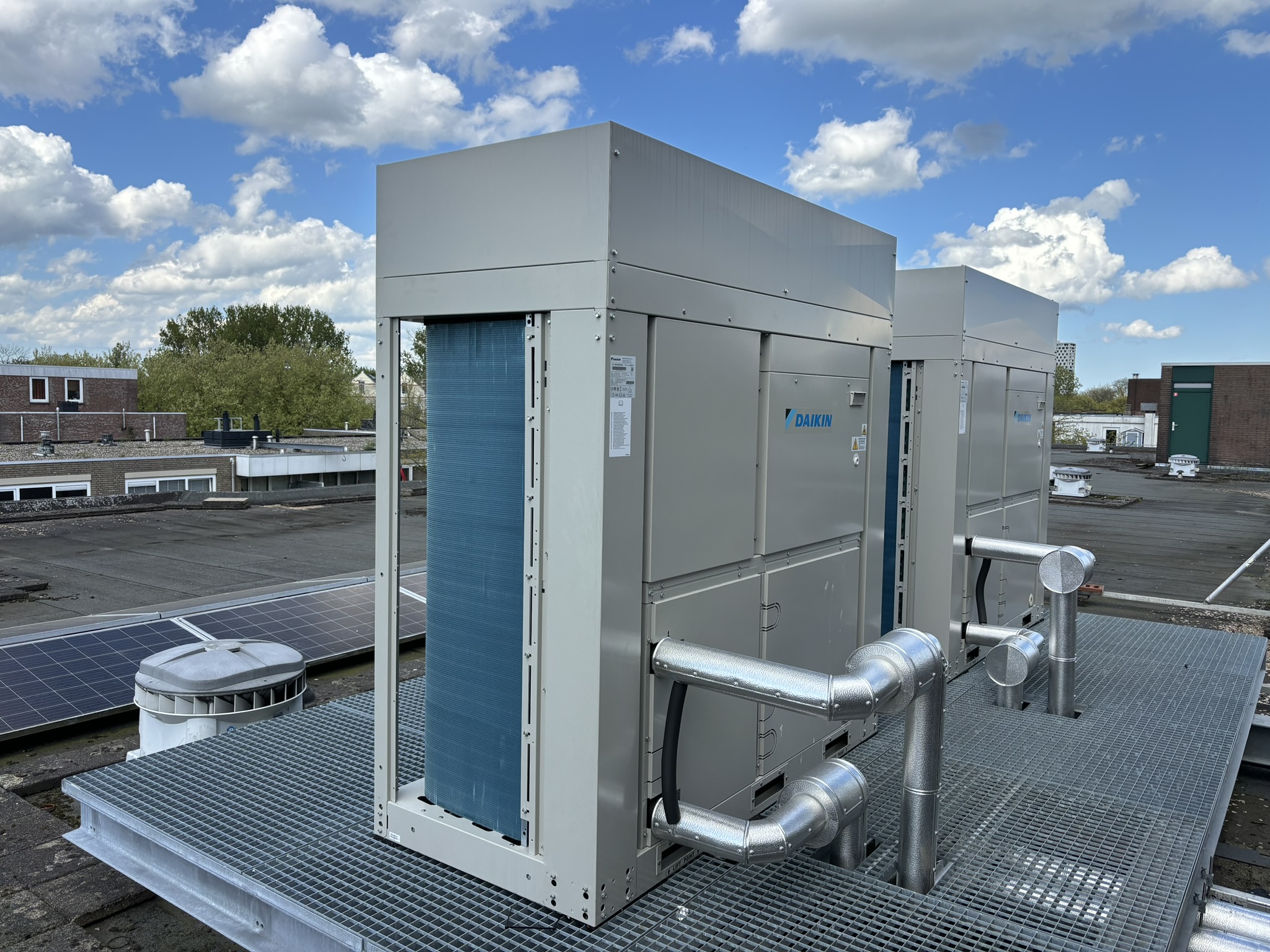 Grote warmtepompen ondersteunen de blokverwarming