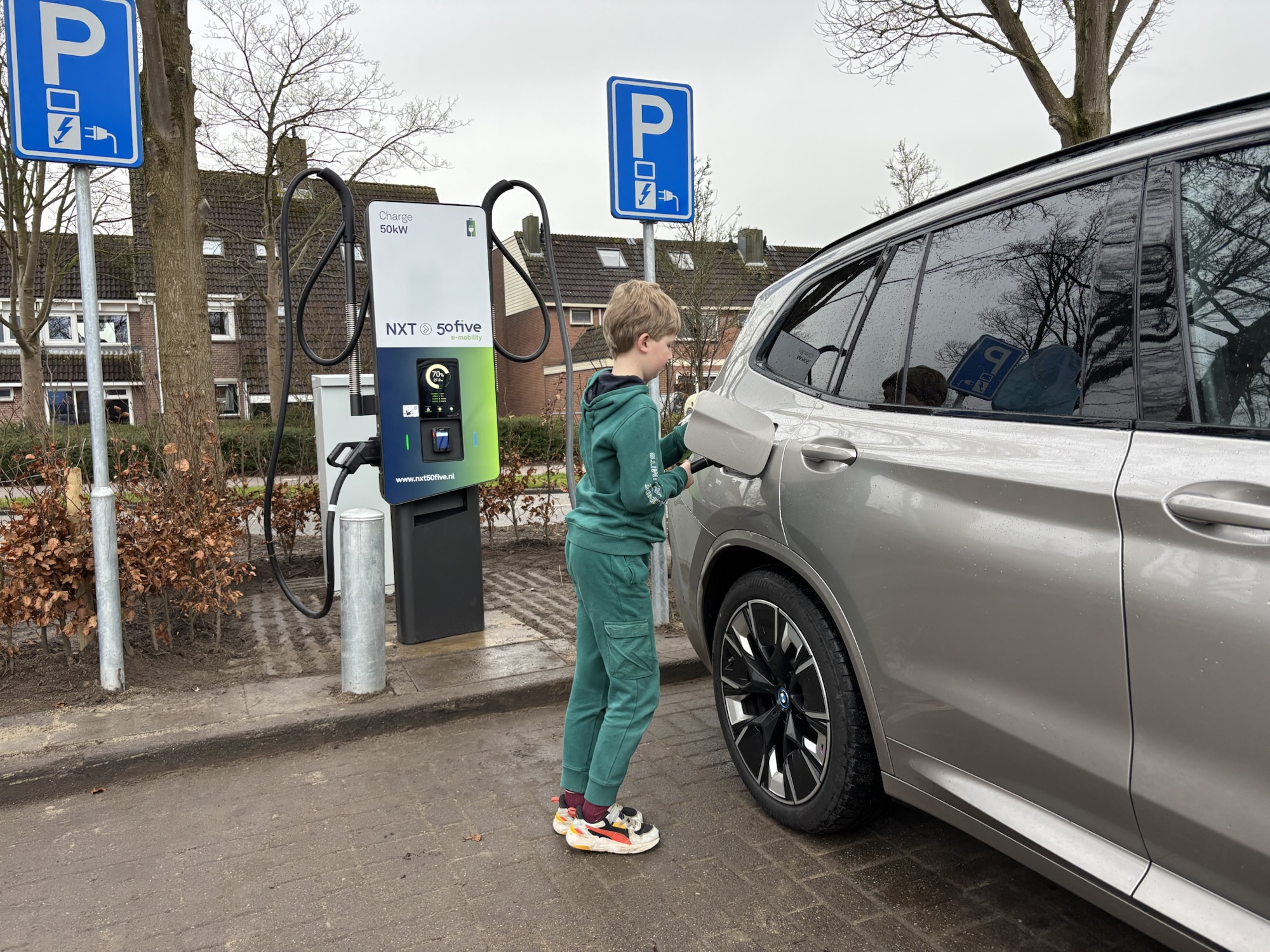 Snellader gerealiseerd bij winkelcentrum